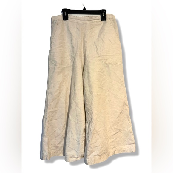 Billabong Beige Colored Elastic Waist Capri Wide Leg Pants. - Picture 1 of 5